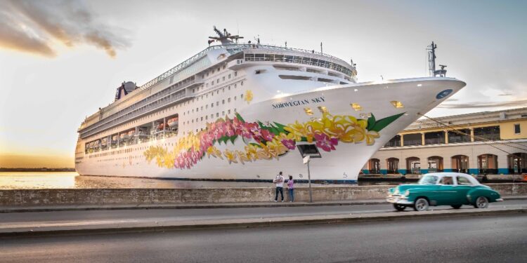 Líneas de cruceros ganan demanda sobre viajes a Cuba
