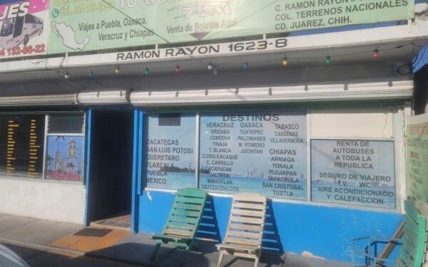 Balean a uno en agencia de viajes