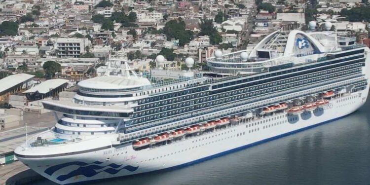 Cerca de 4 mil turistas llegan este lunes a Mazatlán a bordo del crucero Ruby Princess