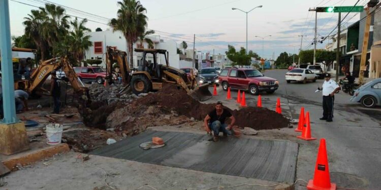 Cierran circulación en transitado crucero de Mazatlán por labores de mantenimiento