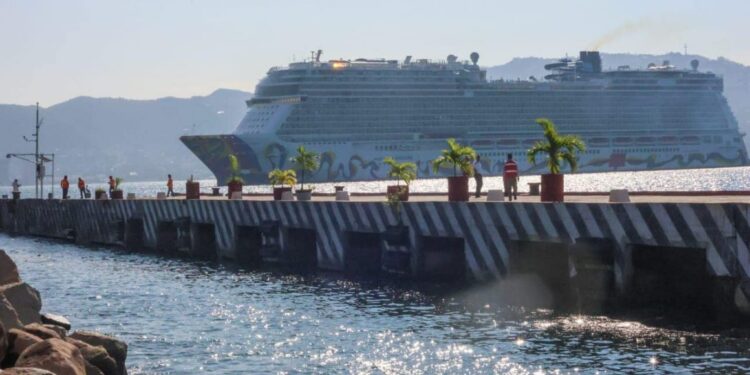 Inicia temporada de cruceros 2024-2025 en Acapulco con Norwegian Encore