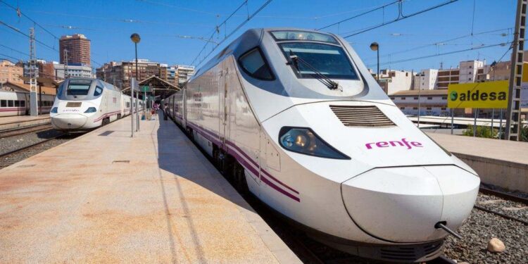 Cómo conseguir los viajes gratis de Renfe si he viajado con Verano Joven: requisitos y código promocional