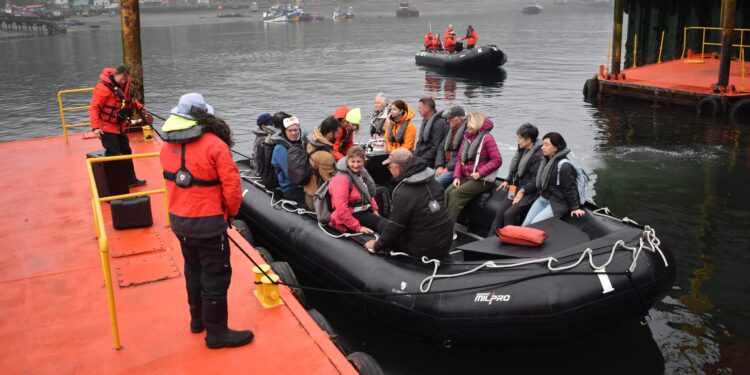Con 260 pasajeros y 244 tripulantes arribó el primer crucero de la temporada a Puerto Montt
