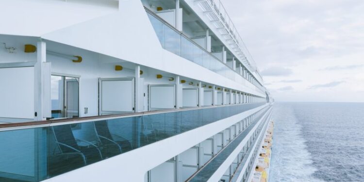 Suspenden la búsqueda de mujer que cayó de crucero de Royal Caribbean