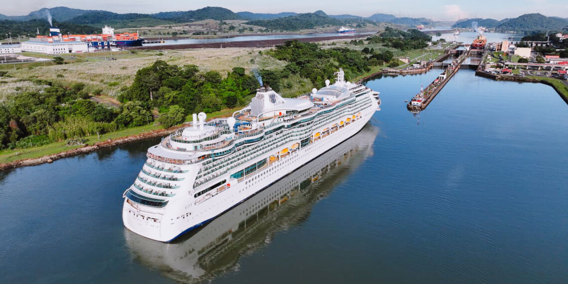 Brilliance of the Seas se convierte en primer crucero en cruzar el Canal de Panamá en temporada 2024-2025