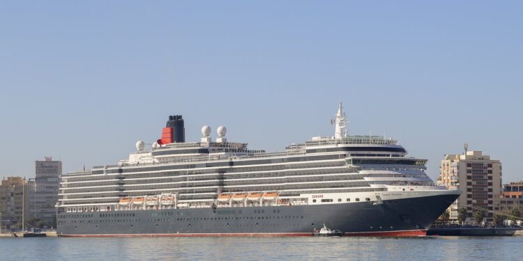 El crucero 'Queen Victoria' llega a Cádiz con 1.916 pasajeros a bordo ·