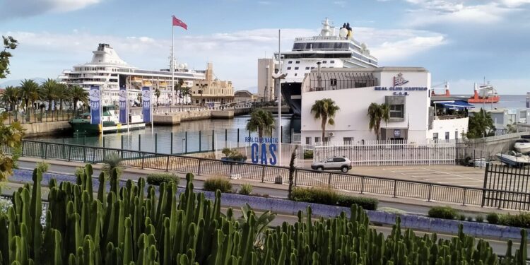 El Muelle España alberga por primera vez dos cruceros de manera simultánea