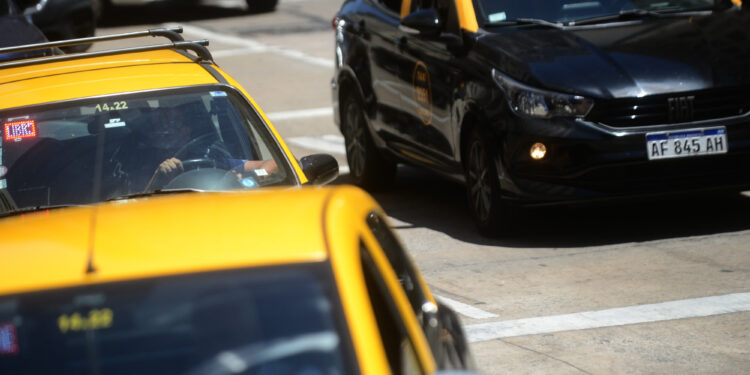 el nuevo valor de la bajada de bandera y cuánto cuestan 4 viajes típicos