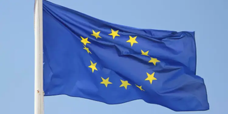 Europa analiza incrementar los montos de los Seguros de Viajes exigidos