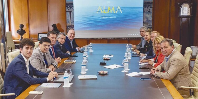 Huelva y Alma Cruceros estrechan relaciones ante el proyecto de crucero andaluz