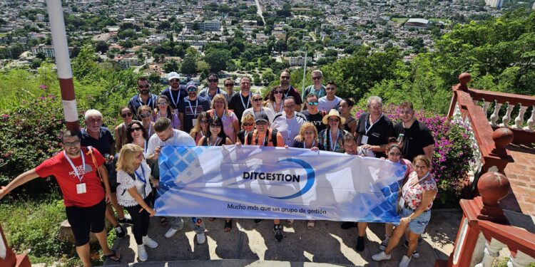 II MACRO CONVENCION DEL GRUPO DE AGENCIAS DE VIAJES DIT GESTION EN OLGUIN (CUBA)