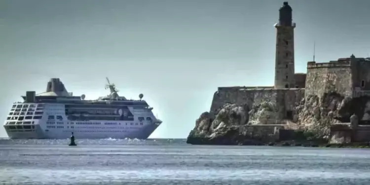 Corte de EE.UU. anula fallo contra cruceros por viajes a Cuba