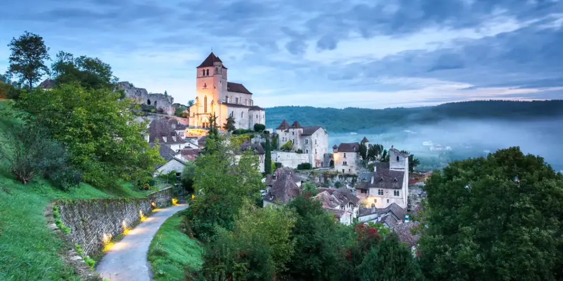 El pueblo medieval del Sur de Francia al que escaparse este otoño