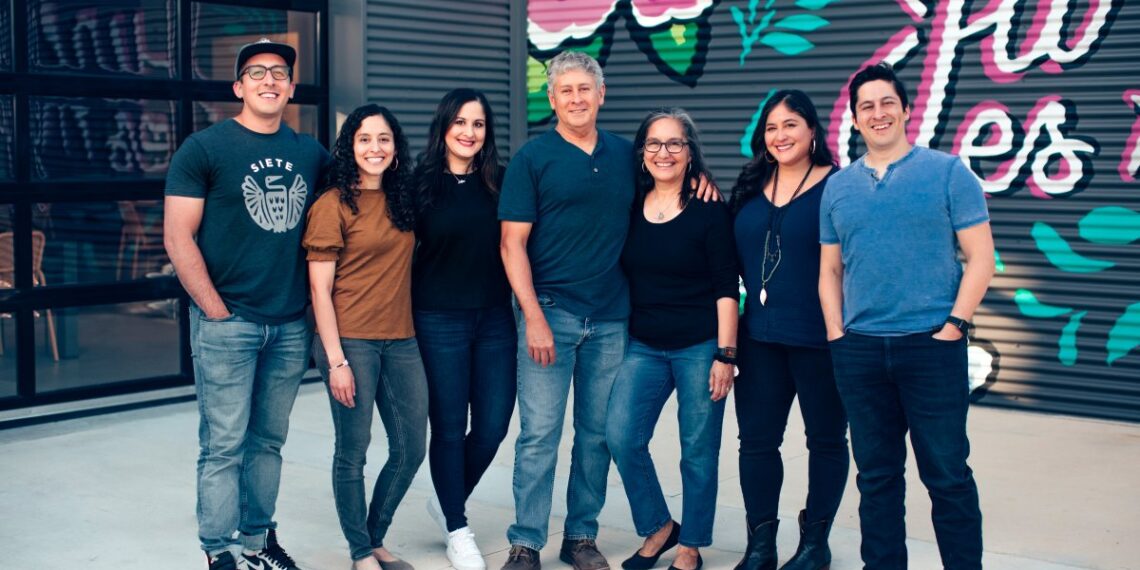 La familia detrás de Siete Foods, la marca de comida mexicoestadounidense multimillonaria – Telemundo San Diego (20)