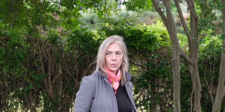 "La pregunta por la verdad o la mentira es muy nueva para la humanidad" | Andrea Calamari, comunicóloga y autora del libro "Volver para contarlo", una historia de los relatos de viajes