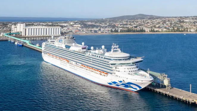 Navío Diamond Princess inaugura temporada de cruceros 2024-2025 en Port Lincoln