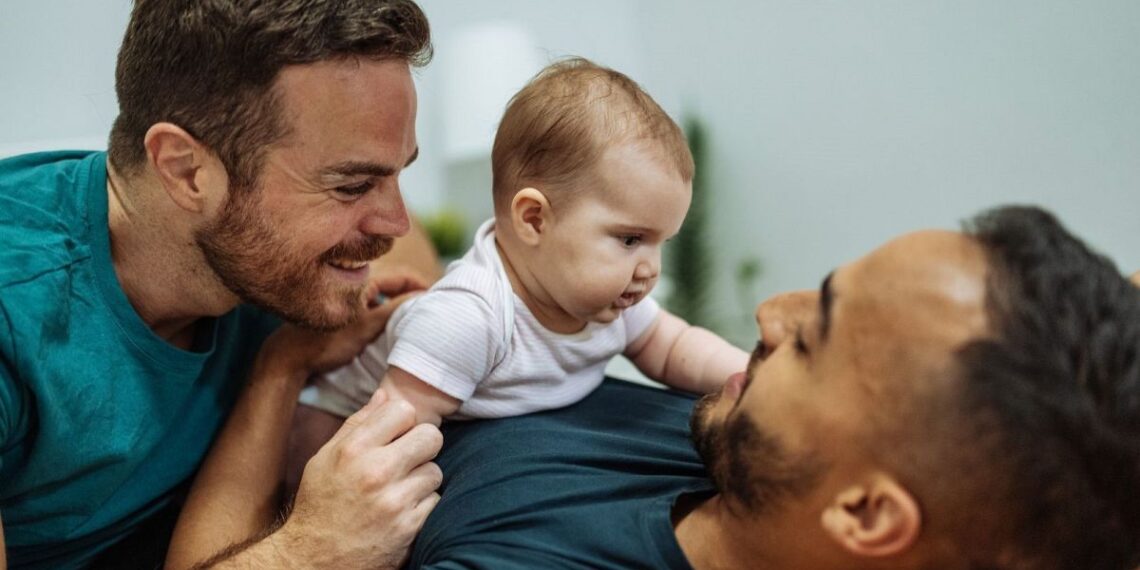 La prohibición italiana de los viajes por gestación subrogada restringirá la paternidad para las personas LGBT