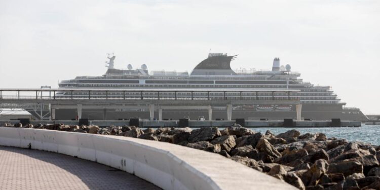 Recala por primera vez en Ibiza el nuevo crucero de lujo ‘Explora II’