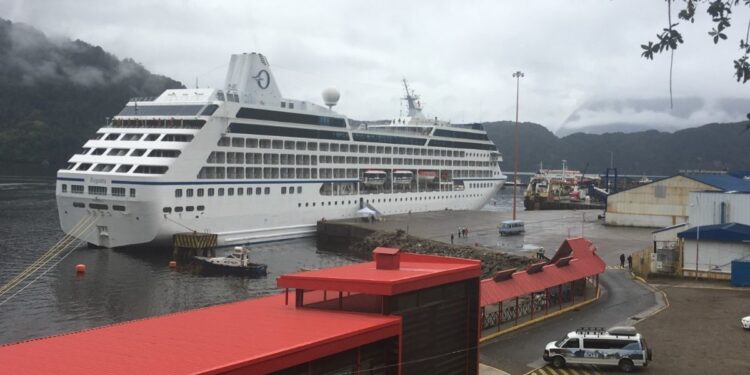 Arribo de nave de lujo de “Nat Geo” inaugura la Temporada de Cruceros 2024-2025 de Emporcha
