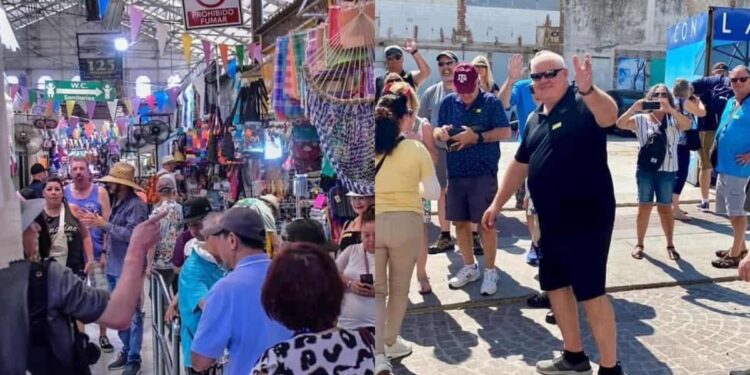 Más de 9 mil turistas llegaron este martes al puerto de Mazatlán a bordo de cruceros turísticos