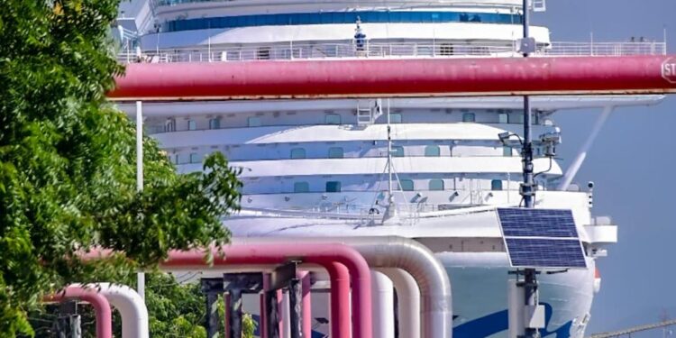 Mazatlán inicia la semana con turismo de crucero.