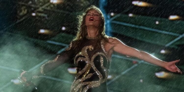 Mujer de 66 años se lanza por la borda al descubrir que viajaba en un crucero temático de Taylor Swift