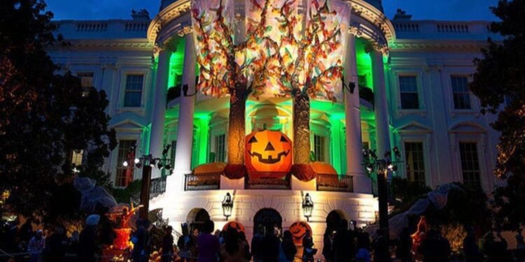 Anuncian viajes gratis para personas ebrias en Halloween