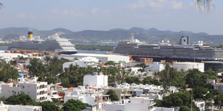 Por segundo día, llegan dos cruceros turísticos a Mazatlán, con 6 mil 478 pasajeros