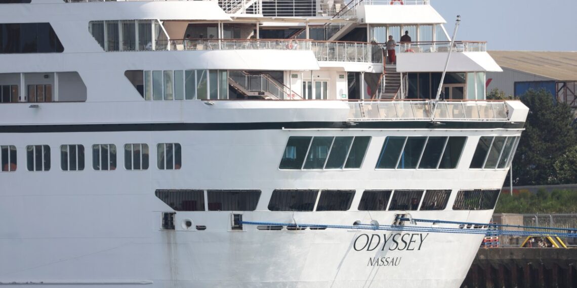 Atrapados en un crucero de lujo: la insólita historia de unos millonarios en Europa