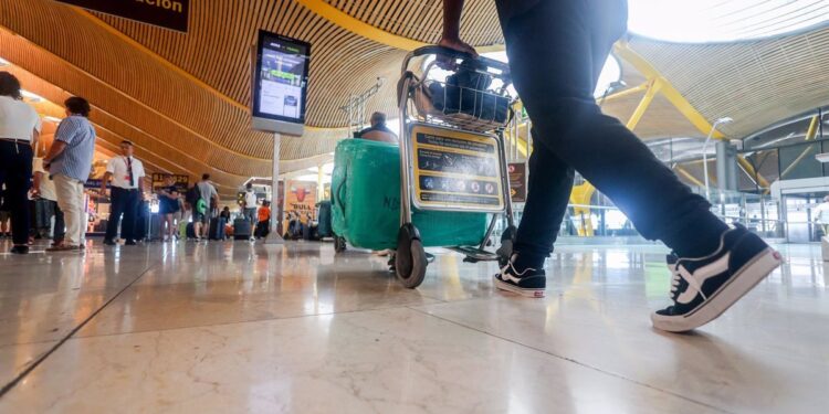 Bruselas pide una versión digital de DNI y pasaporte para viajes "más fluidos y seguros" entre países Schengen