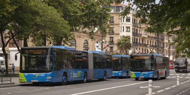 Dbus registra 10,8 millones de viajes este verano, un 6,25% más que en el de 2023