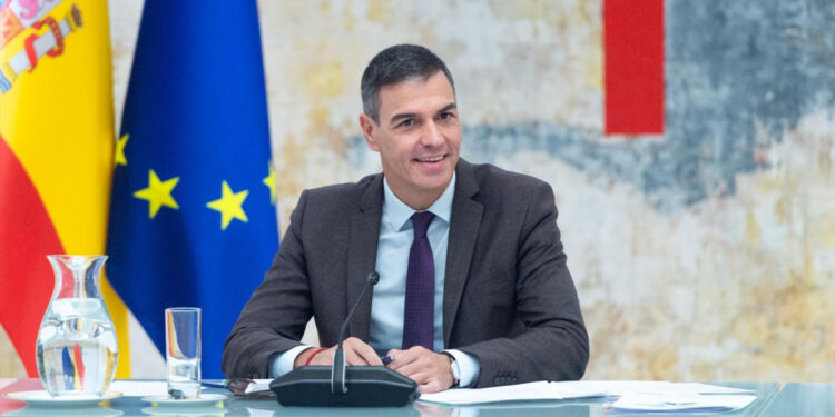 Sánchez inicia el primero de sus cinco viajes al extranjero en menos de un mes en pleno cerco por la corrupción