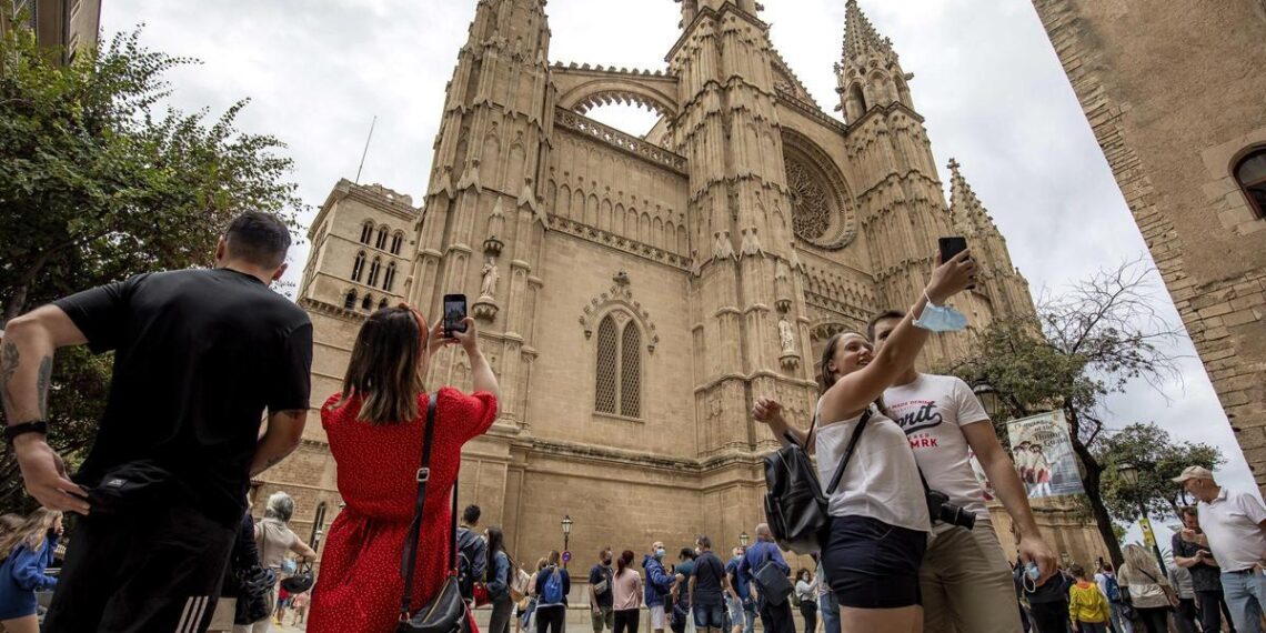En la foto, una Seu de postal.