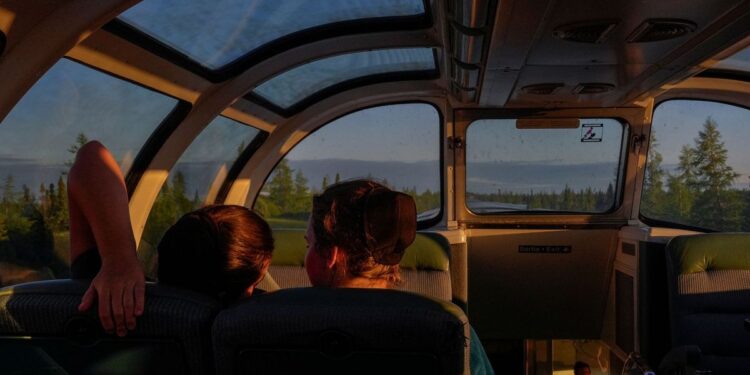 Este viaje en tren de 45 horas pasa por bosques, tundra y auroras boreales