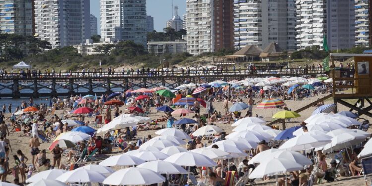 los beneficios para los turistas argentinos y la novedad para este verano 2025