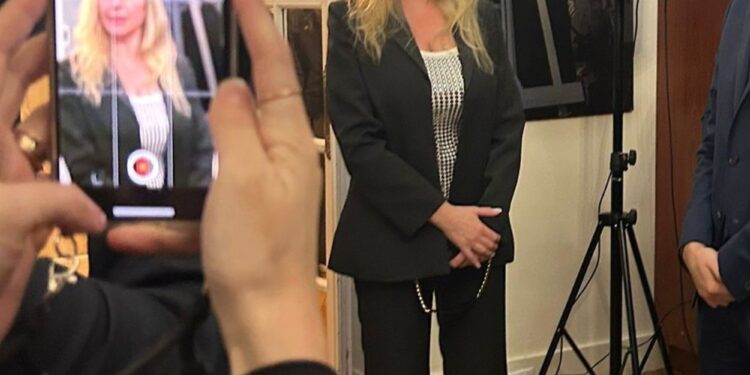 viajes al exterior y hasta un coaching para mejorar el discurso