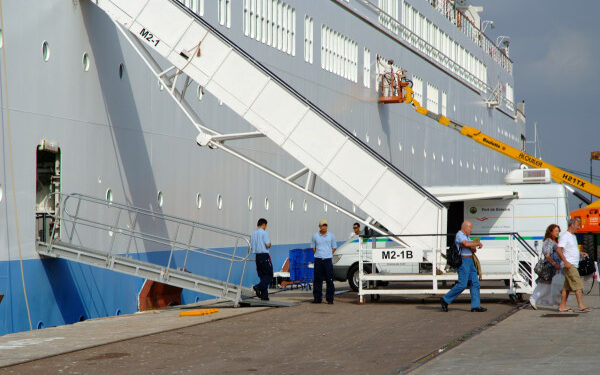 ¿Cuánto ha crecido la llegada de cruceristas este año?