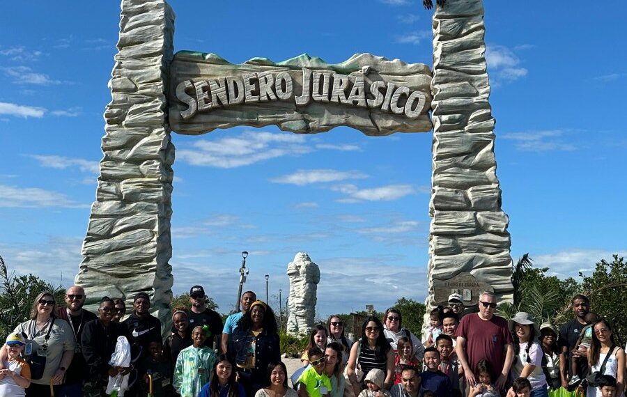 Turistas de crucero visitaron el Sendero Jurásico