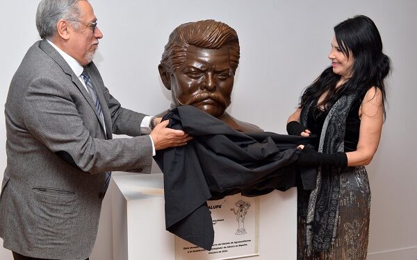 Reconocen el legado histórico de José Guadalupe Posada y develan su busto en Madrid
