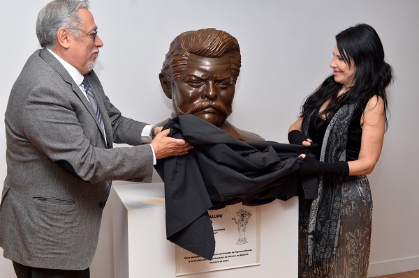 Reconocen el legado histórico de José Guadalupe Posada y develan su busto en Madrid
