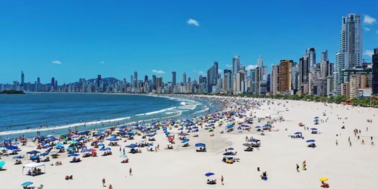 Desde el 4 de enero Córdoba tendrá un vuelo charter con destino a Florianópolis operado por Sky Airlines