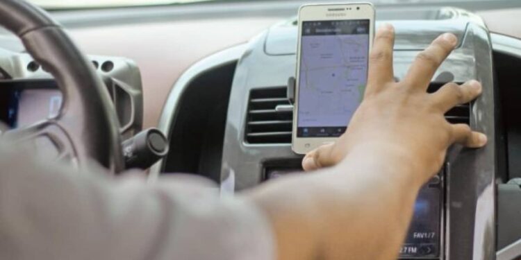 Denuncian que taxistas utilizan una aplicación ilegal para cobrar más caros los viajes | Diario El Norte