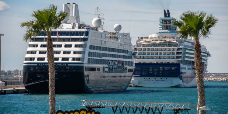 Alicante bate récord con la llegada de 100 cruceros en 2024, con un crecimiento del 19%