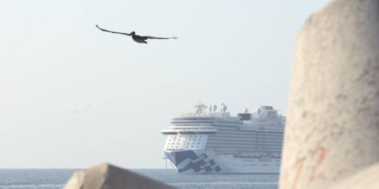 Llega al puerto el crucero Discovery Princess con 3 mil 706 pasajeros