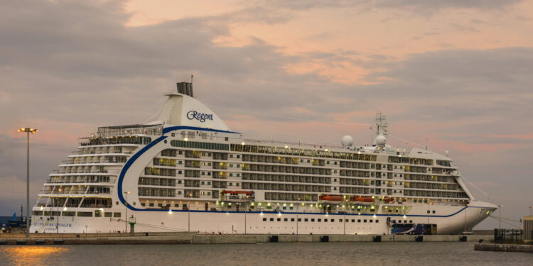 Cádiz recibe mañana al crucero 'Seven Seas Voyager' con 649 pasajeros a bordo ·
