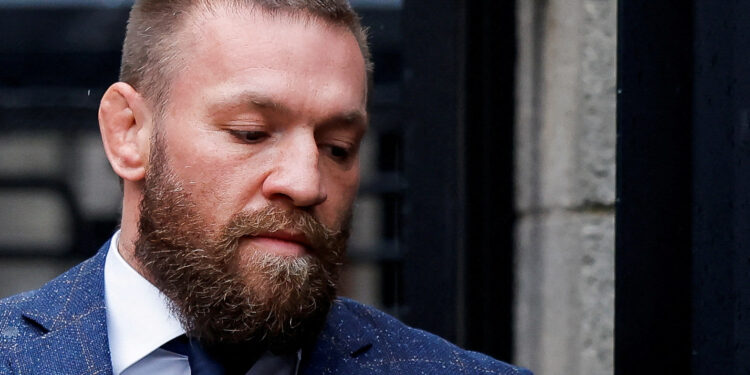 Cielos Peligrosos: ¡Ex-asistente de vuelo revela los secretos sobre los viajes de Conor McGregor a Las Vegas!