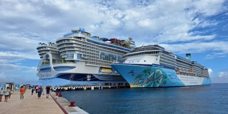 Iniciático la temporada alta en el arribo de cruceros a Cozumel