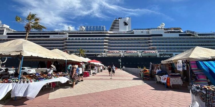 Desde San Diego California, arriba a La Paz el crucero “Koningsdam”