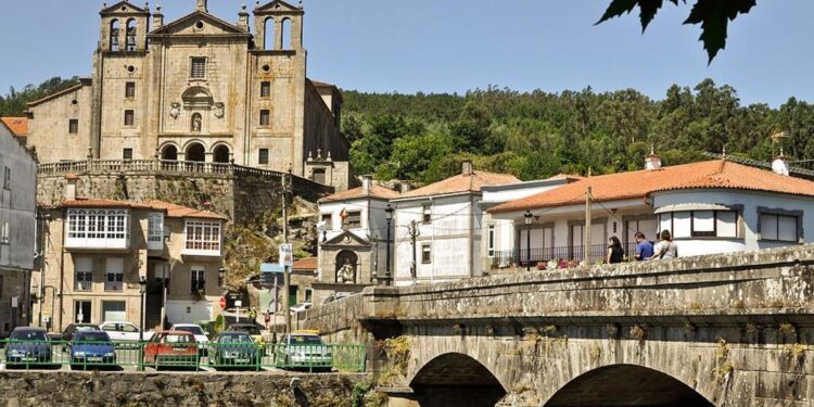 La localidad gallega que ha enamorado al Condé Nast Traveler: tiene una de las mejores parrillas de España y está a media hora de Santiago