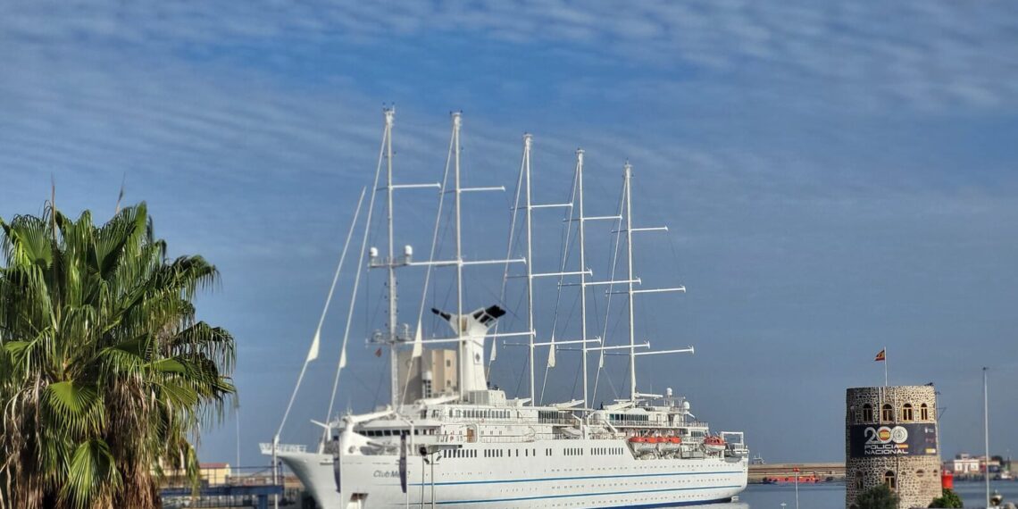 el 'Club Med 2' atraca en Ceuta por primera vez